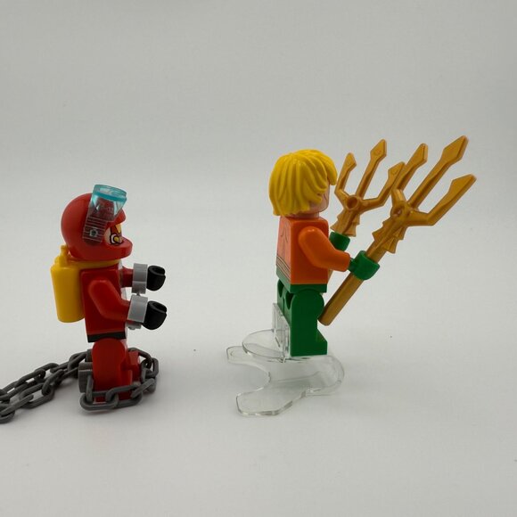 LEGO DC Super Heroes Minifigures Aquaman & Scuba Batman W/ Accessories from Set - Picture 4 of 7